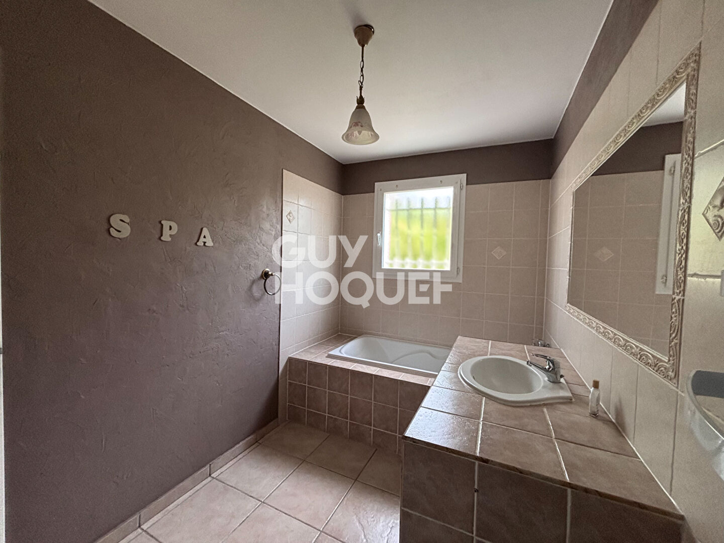 Maison 3 faces T4 de108m2, piscine, terrain 385m2