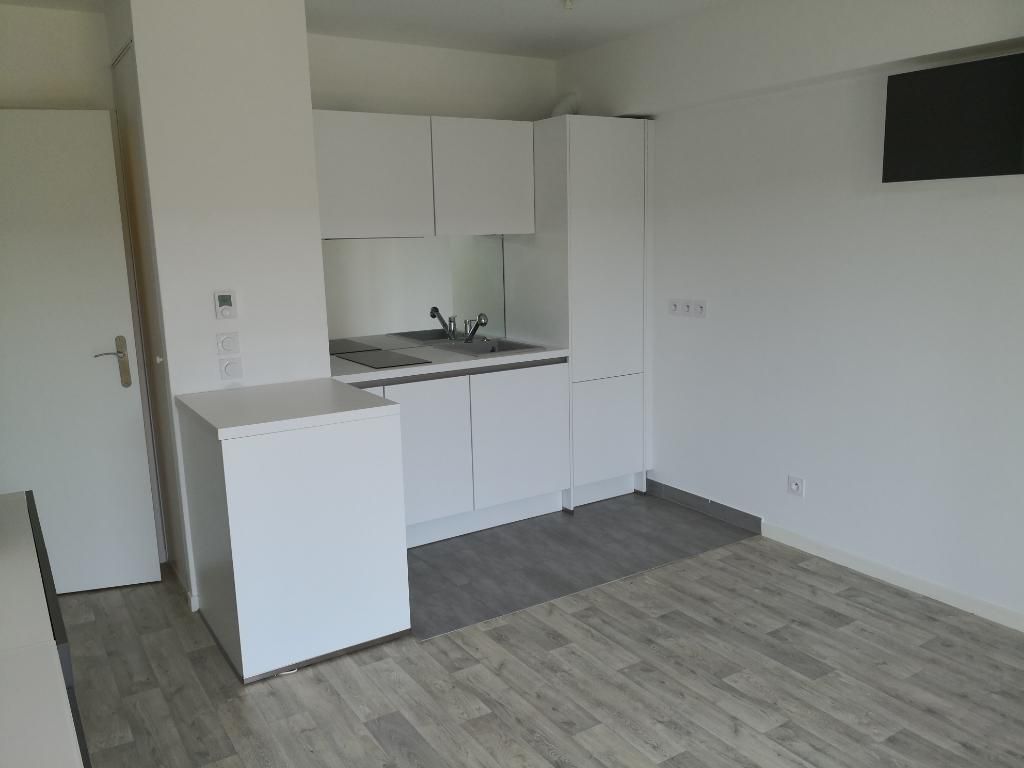 Appartement studio avec jardin et parking