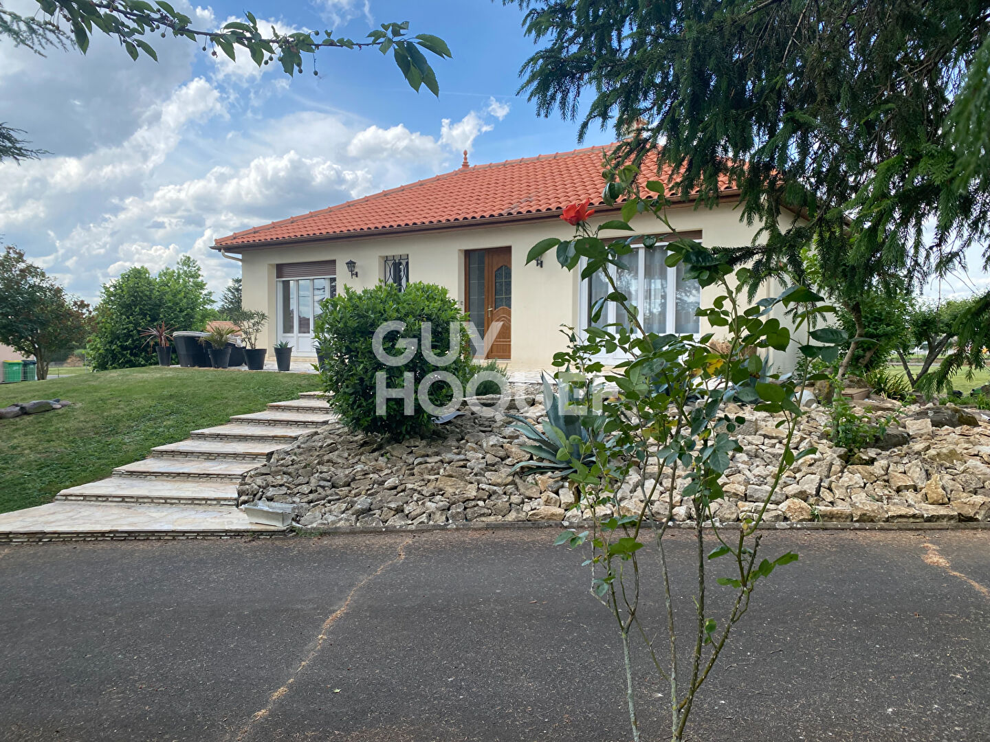 Maison semi enterrée sur la commune de ST POMPAIN