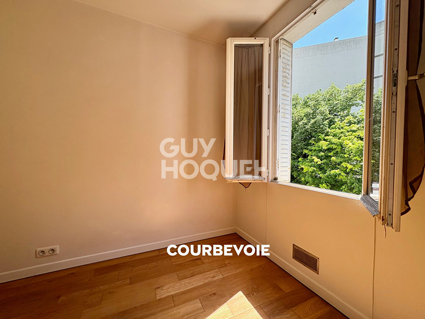 VENTE d'un appartement de 3 pièces 67 m² à COURBEVOIE