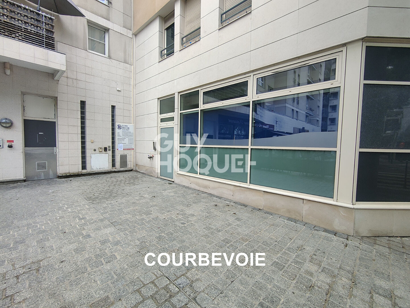 Local commercial Courbevoie 179m²