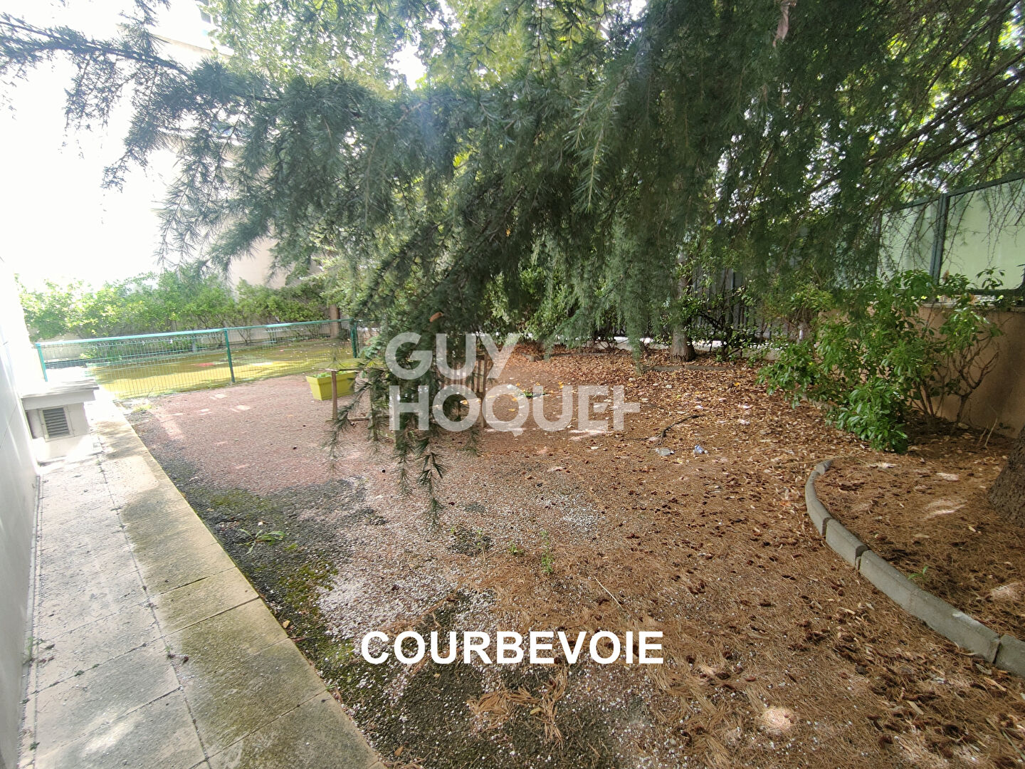 Local commercial Courbevoie 179m²
