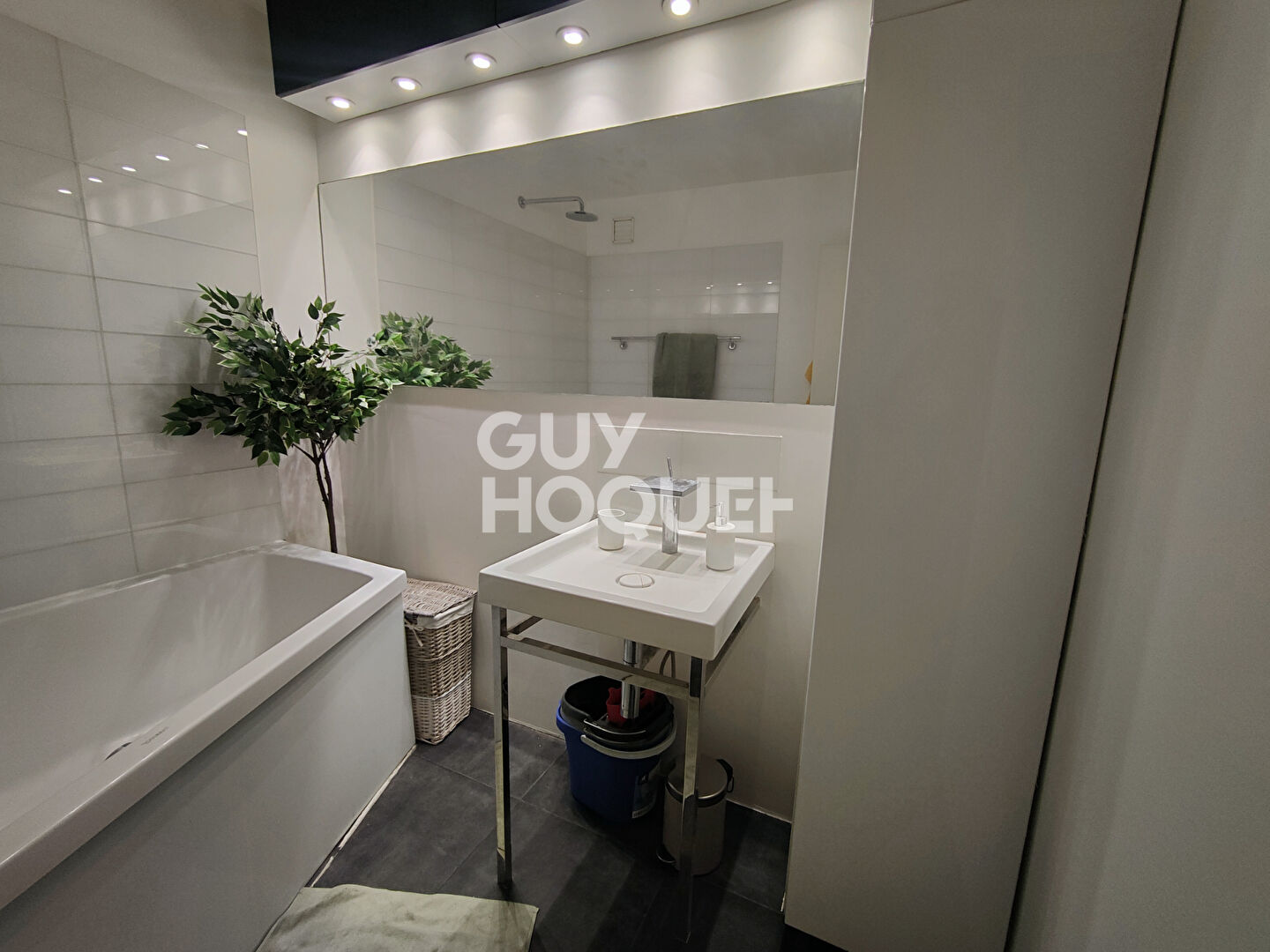 Appartement Courbevoie 2 pièce(s) 57 m2