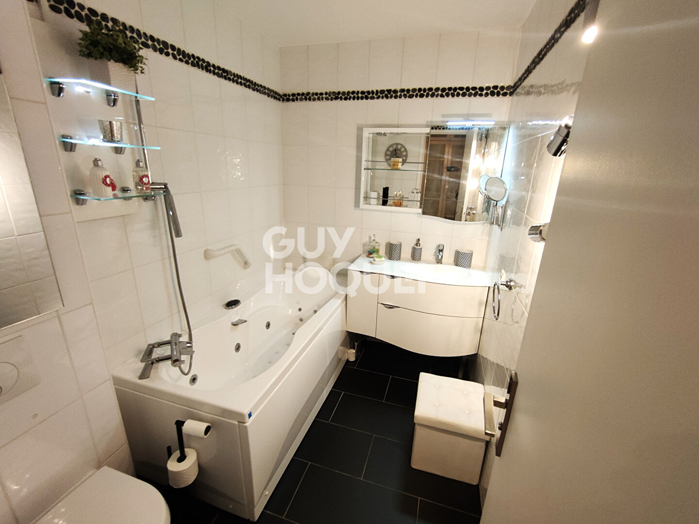 Appartement Courbevoie 4 pièces 96.05 m2