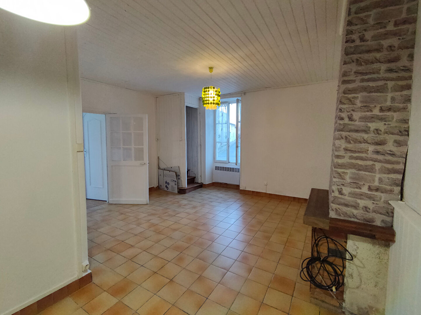 Maison de ville à Corme-Royal, Emplacement idéal et charme authentique !