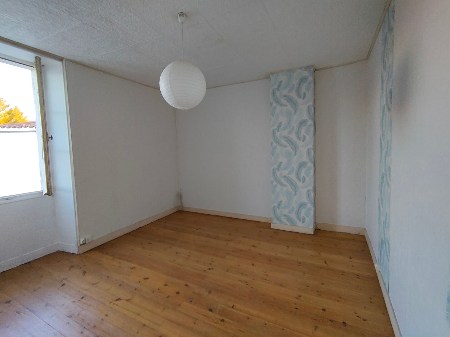 Maison de ville à Corme-Royal, Emplacement idéal et charme authentique !