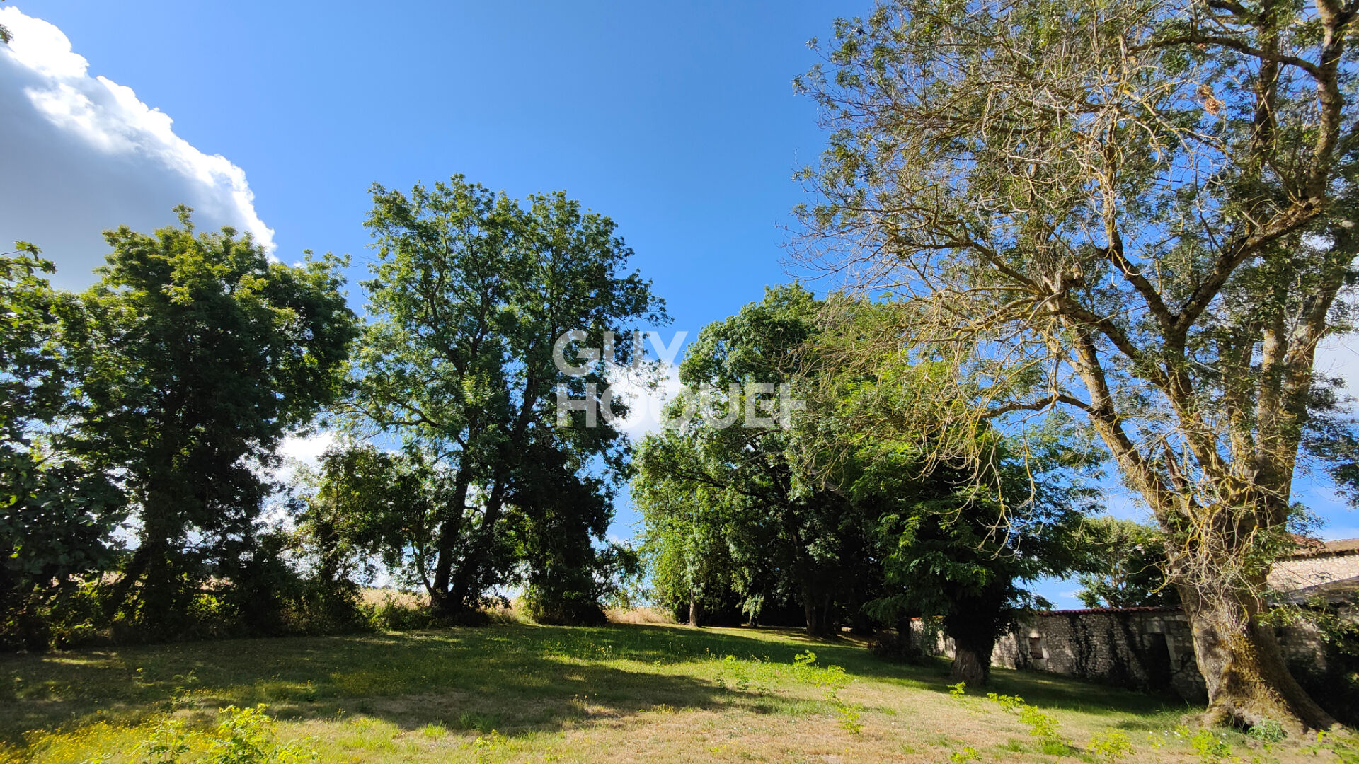 Maison de charme du 19e siècle avec dépendances sur près de 5000 m² ? Calme et authenticité à 10 min des plages !