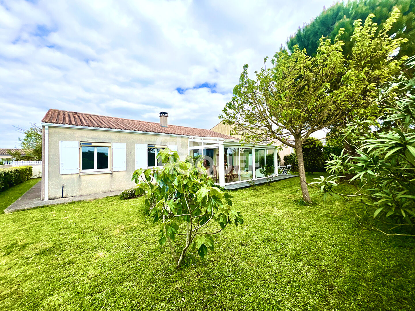 SEMUSSAC / Plain pied - maison T6 (149 m²) 103 m2 habitable / terrain : 634M2