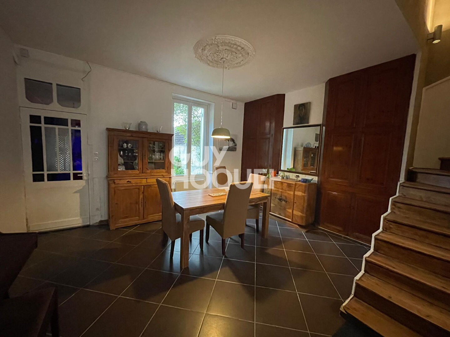 Maison de ville en pierre de taille à Saintes - Un Charme Historique Rénové avec Éclat