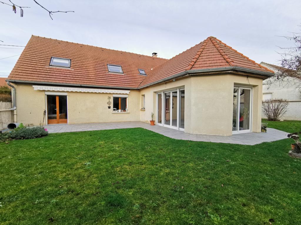 CREPY EN VALOIS : maison 11 pièces à vendre – Guy-hoquet.com