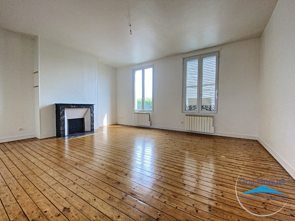 CREPY EN VALOIS : appartement meublé de 2 pièces (52 m²) à louer
