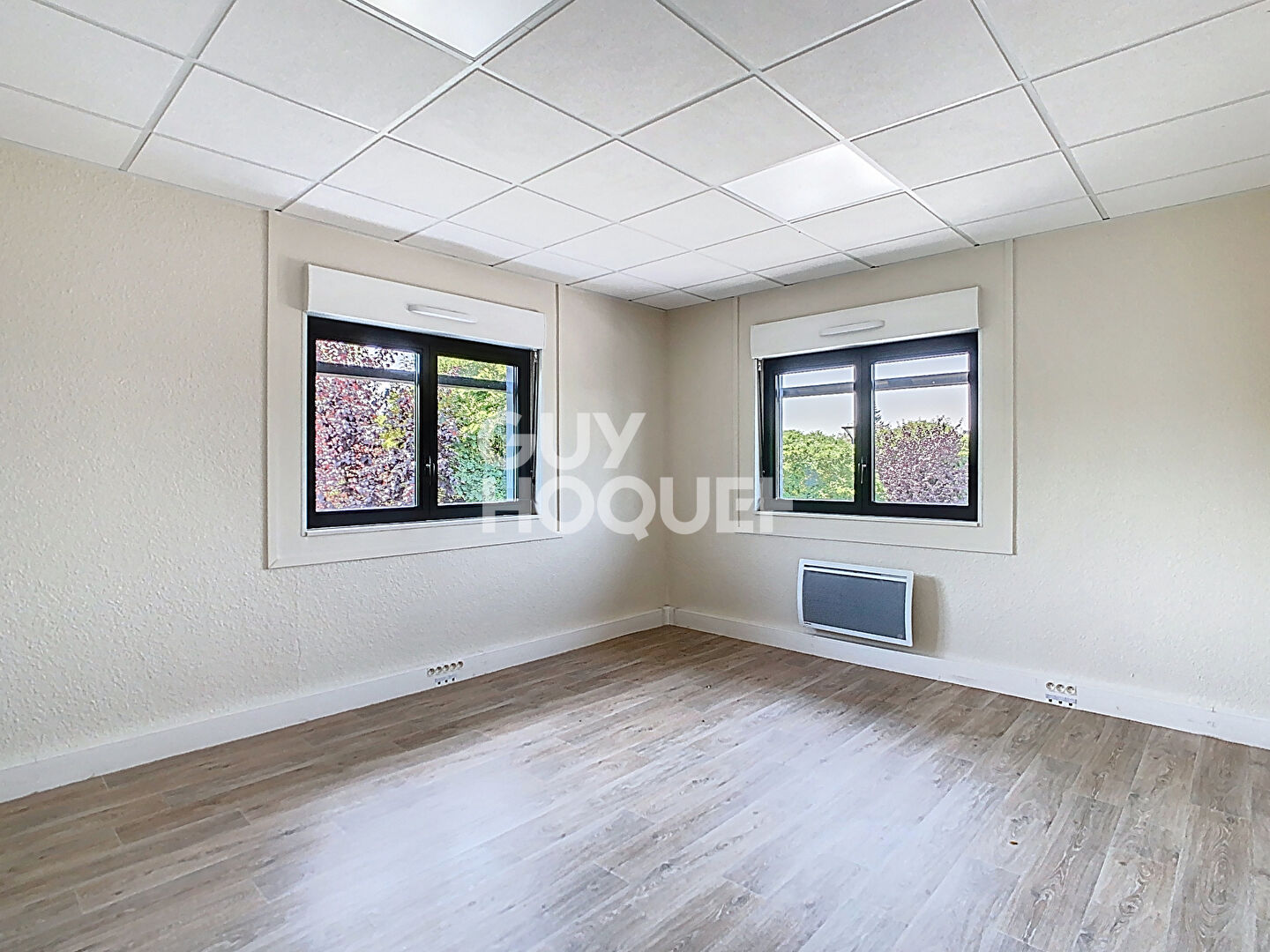 Bureaux 127 m² CREPY EN VALOIS - ZONE INDUSTRIELLE