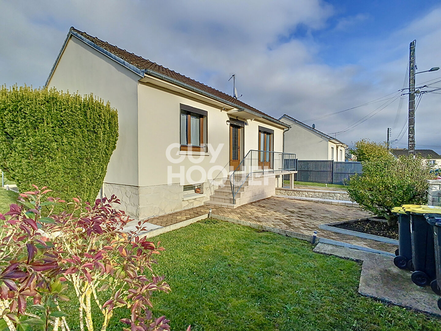 VAUCIENNES : pavillon  avec sous sol de 4 pièces (67 m²) en vente