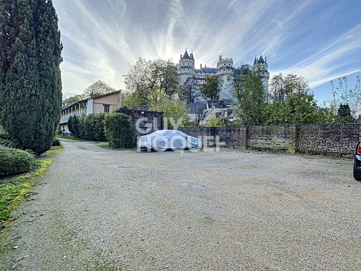 LOCATION d'un appartement F5 (110 m²) à PIERREFONDS