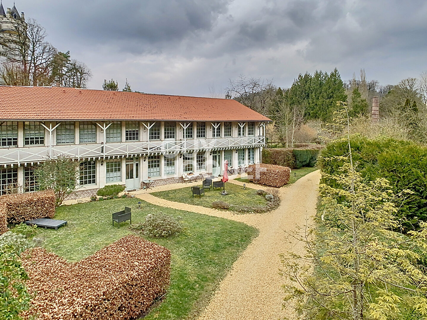 LOCATION d'un appartement F5 (110 m²) à PIERREFONDS