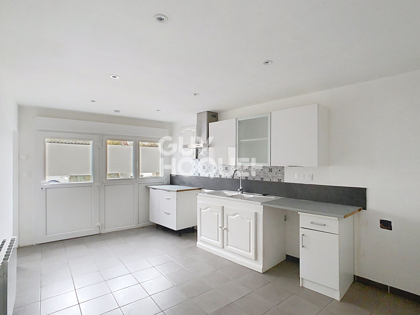 À vendre : Appartement 3 pièces à RUSSY BEMONT avec JARDIN