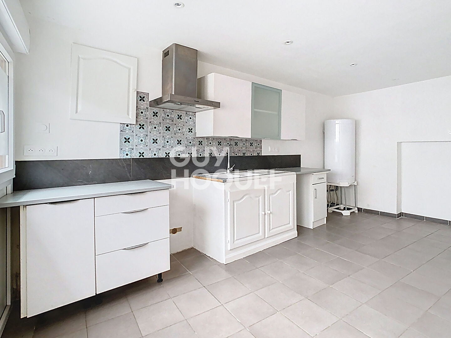 À vendre : Appartement 3 pièces à RUSSY BEMONT avec JARDIN