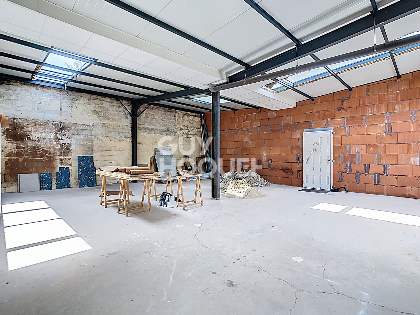 Local d'activité Crepy En Valois 1 pièce(s) 167 m2