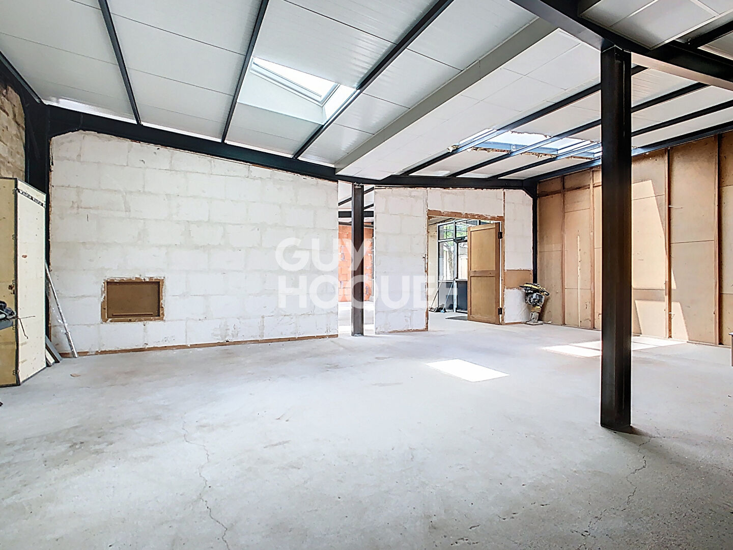 Local d'activité Crepy En Valois 1 pièce(s) 167 m2