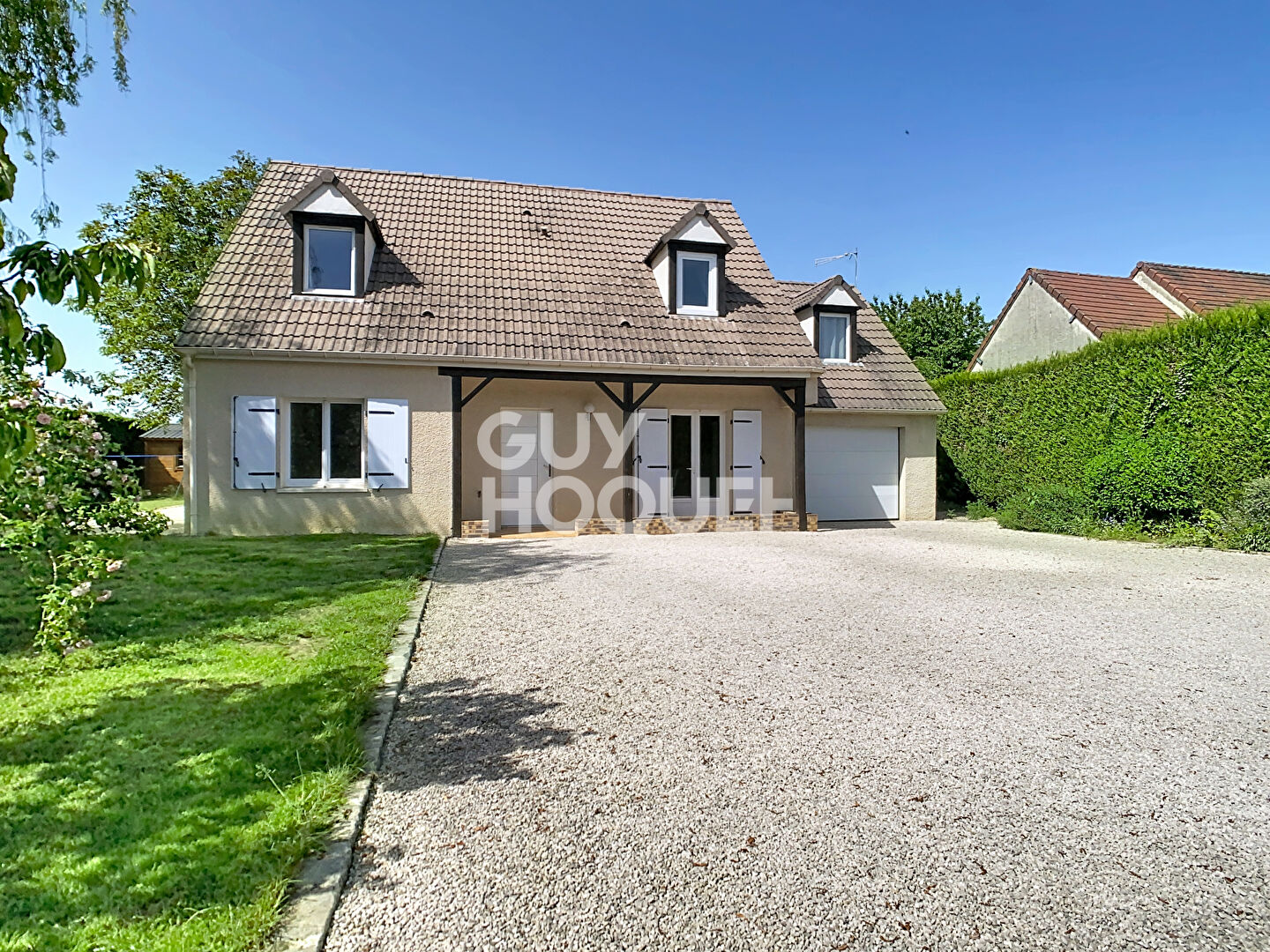 Maison familliale avec piscine, 5 chambres, terrain de 1031 m² à Fresnoy-le-Luat