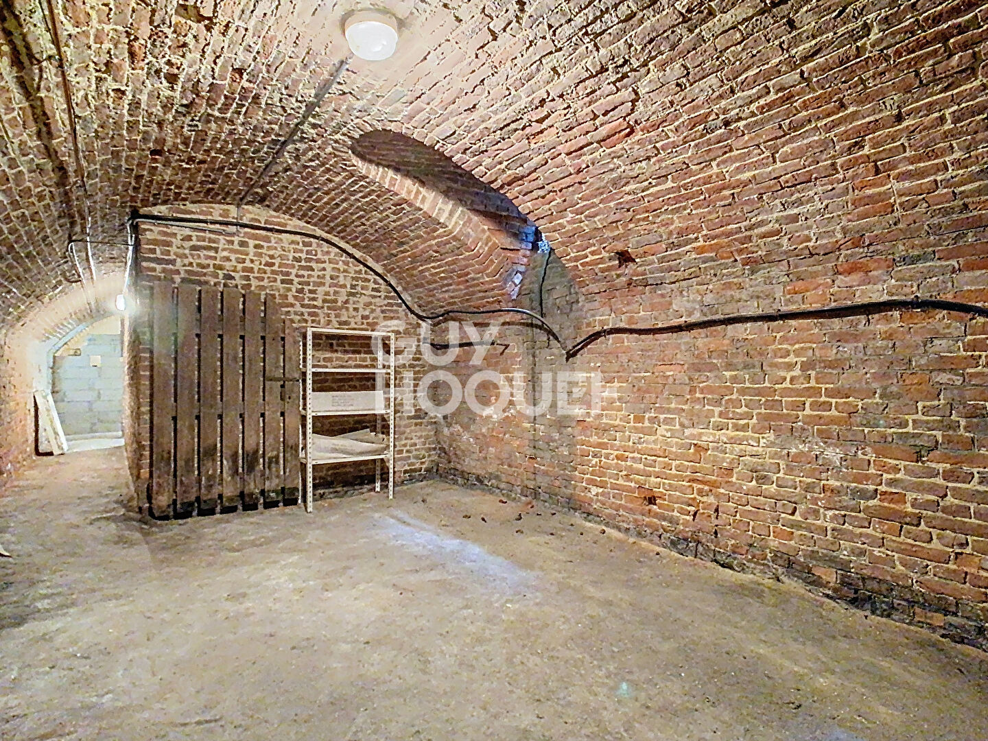 Maison 4 chambres - vivable de plain-pied - grande cave à Crepy En Valois à vendre