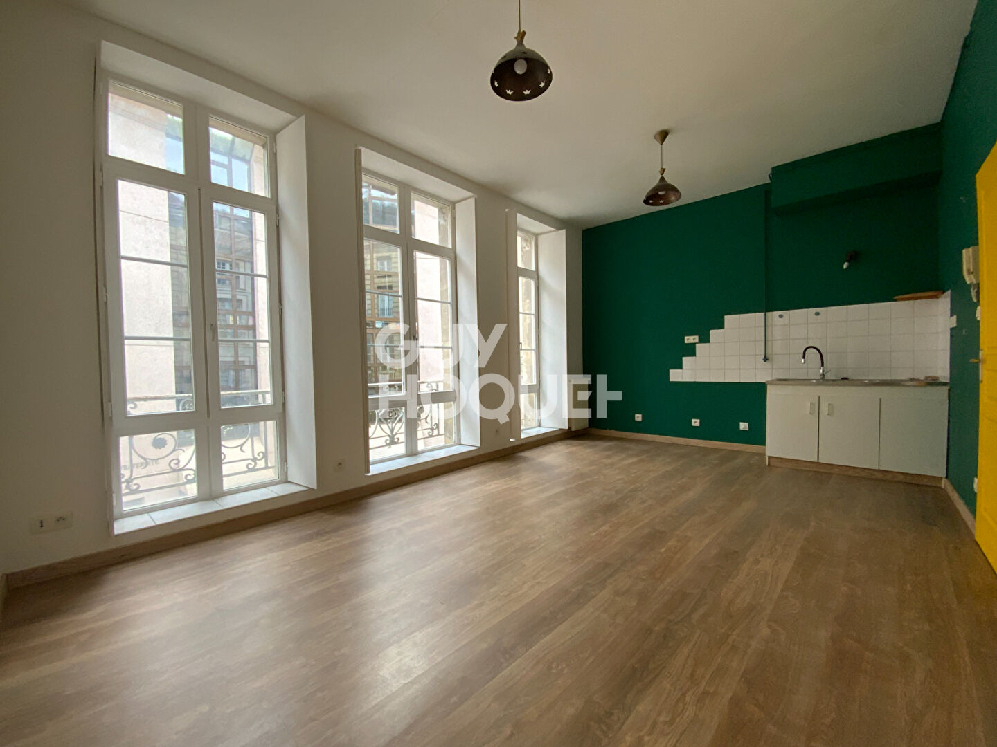 A VENDRE - Appartement 4 pièces à CREST 26400