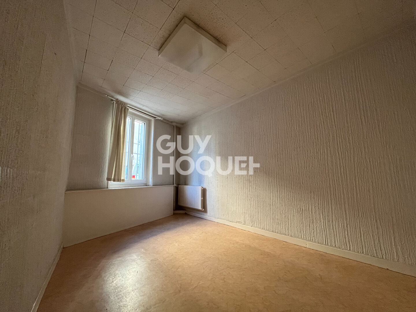 Local professionnel à louer à CREST (26400).