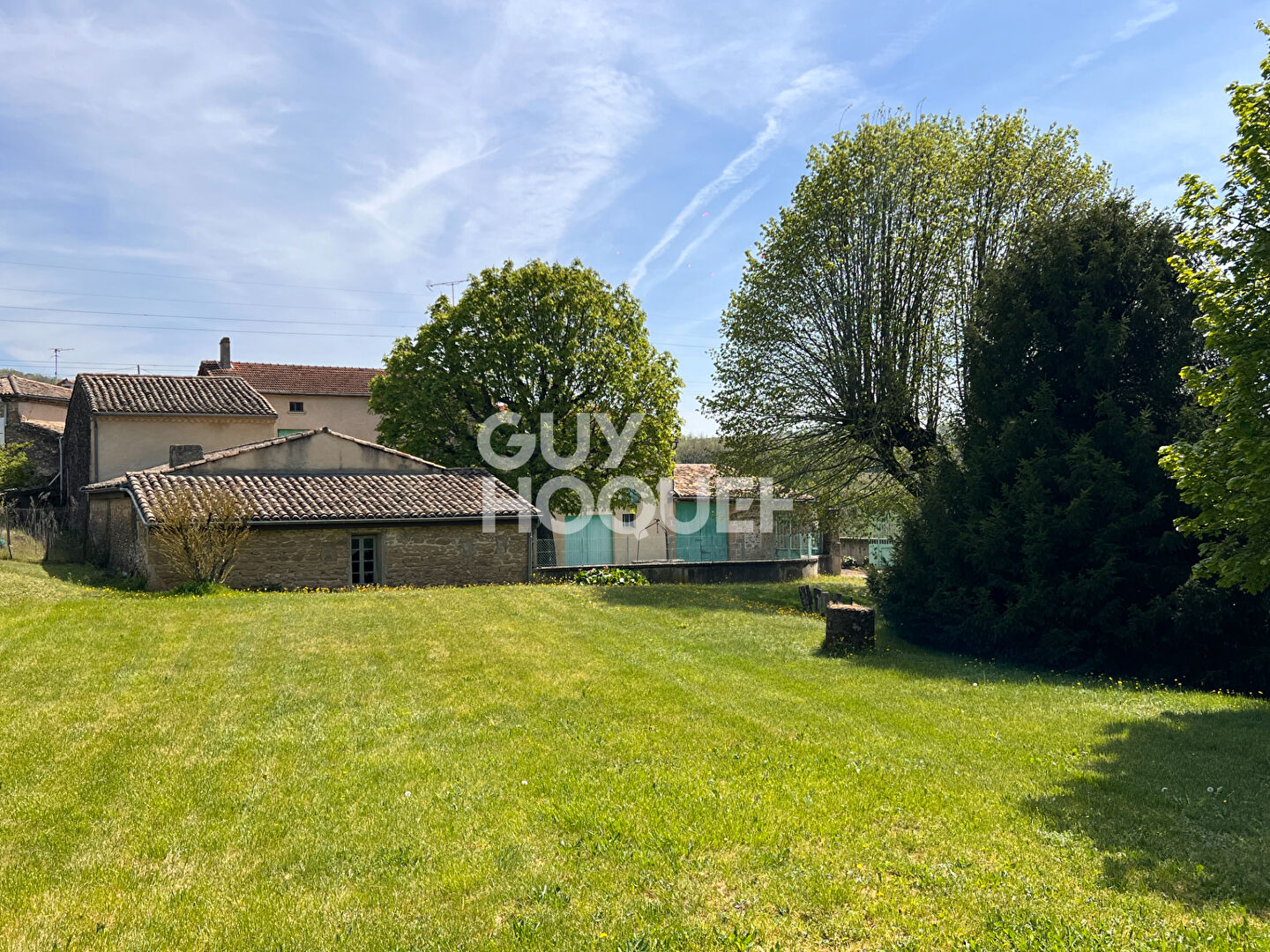 A VENDRE - Propriété avec dépendances à UPIE (26120)