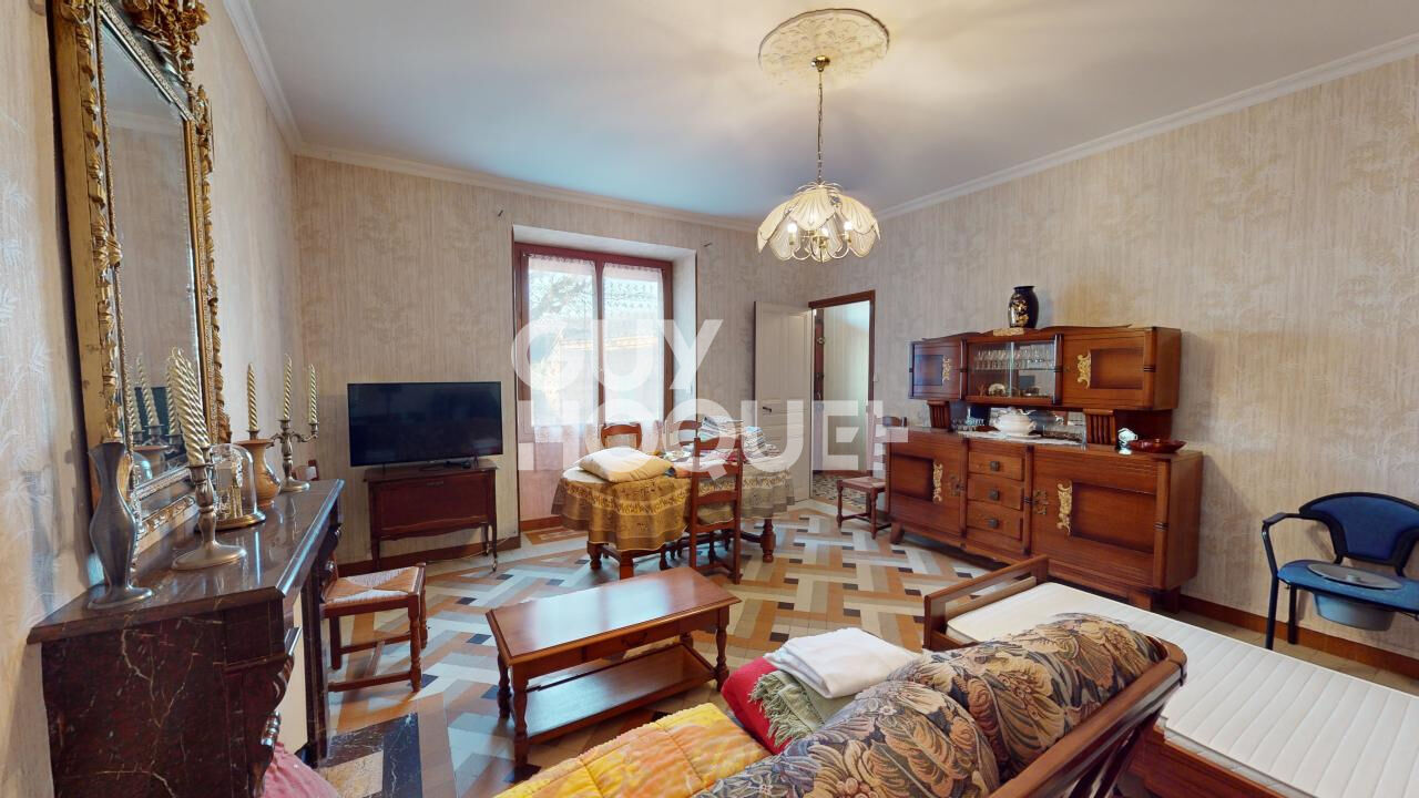 A VENDRE - Propriété avec dépendances à UPIE (26120)