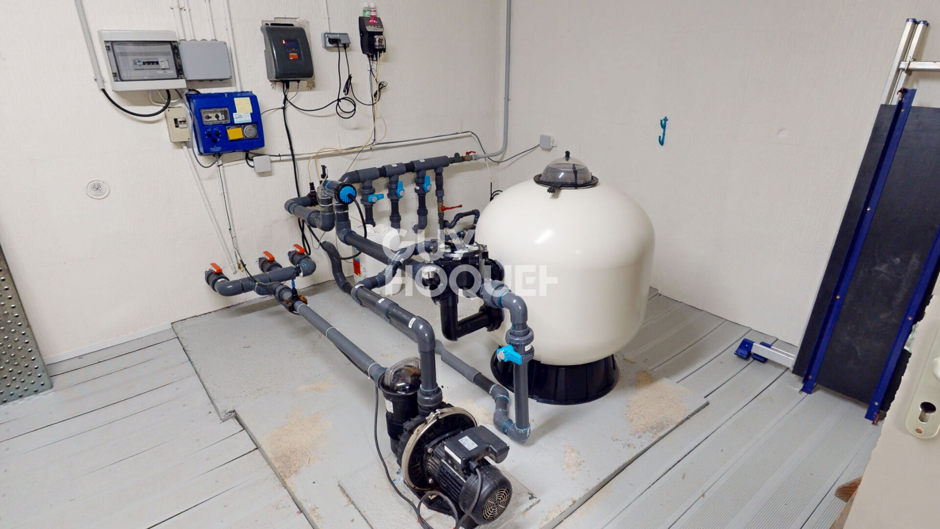 A VENDRE - Propriété 4 chambres de 160 m² avec piscine  - AOUSTE SUR SYE  26400