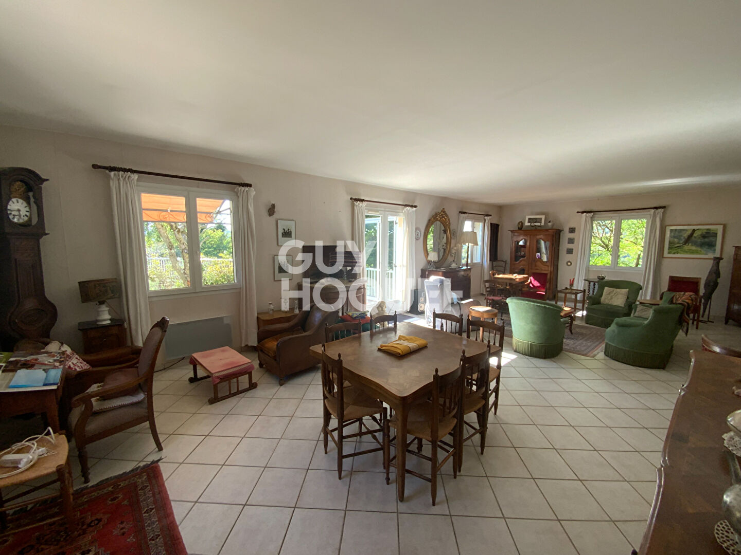 À vendre ! Propriété de 217 m²  AOUSTE / SYE