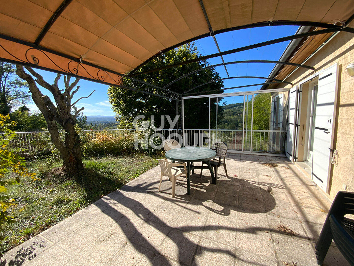 À vendre ! Propriété de 217 m²  AOUSTE / SYE