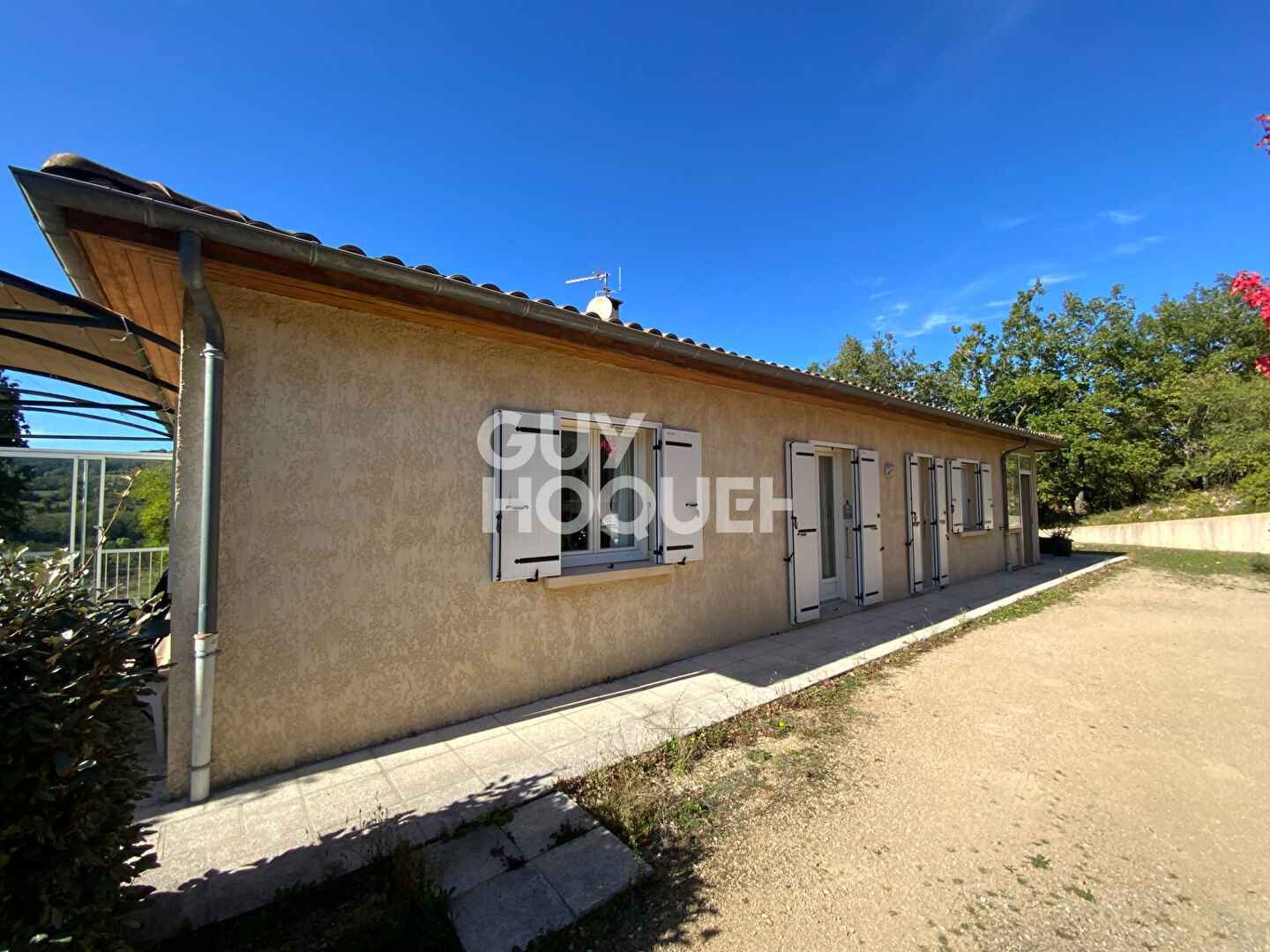 À vendre ! Propriété de 217 m²  AOUSTE / SYE