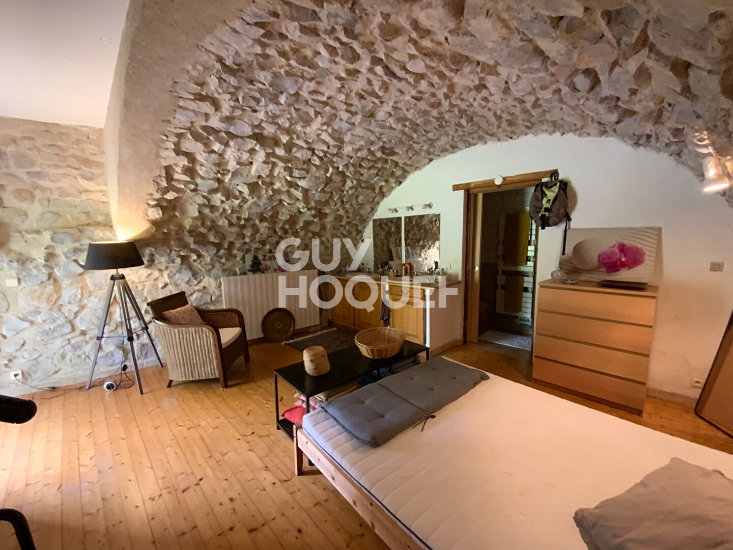 À Vendre : Propriété avec Terrain à MIRABEL ET BLACONS 26400