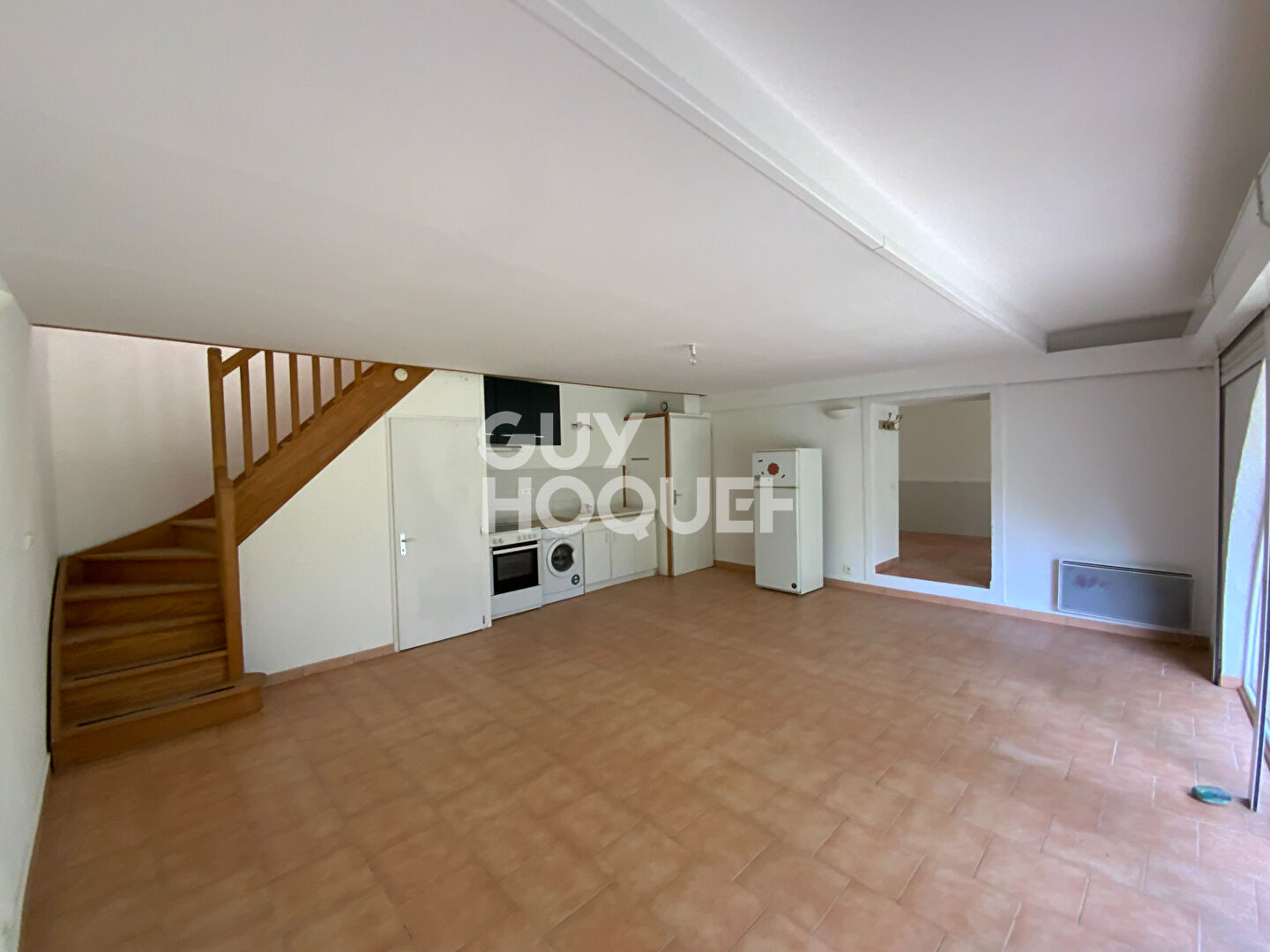 À Vendre : Propriété avec Terrain à MIRABEL ET BLACONS 26400