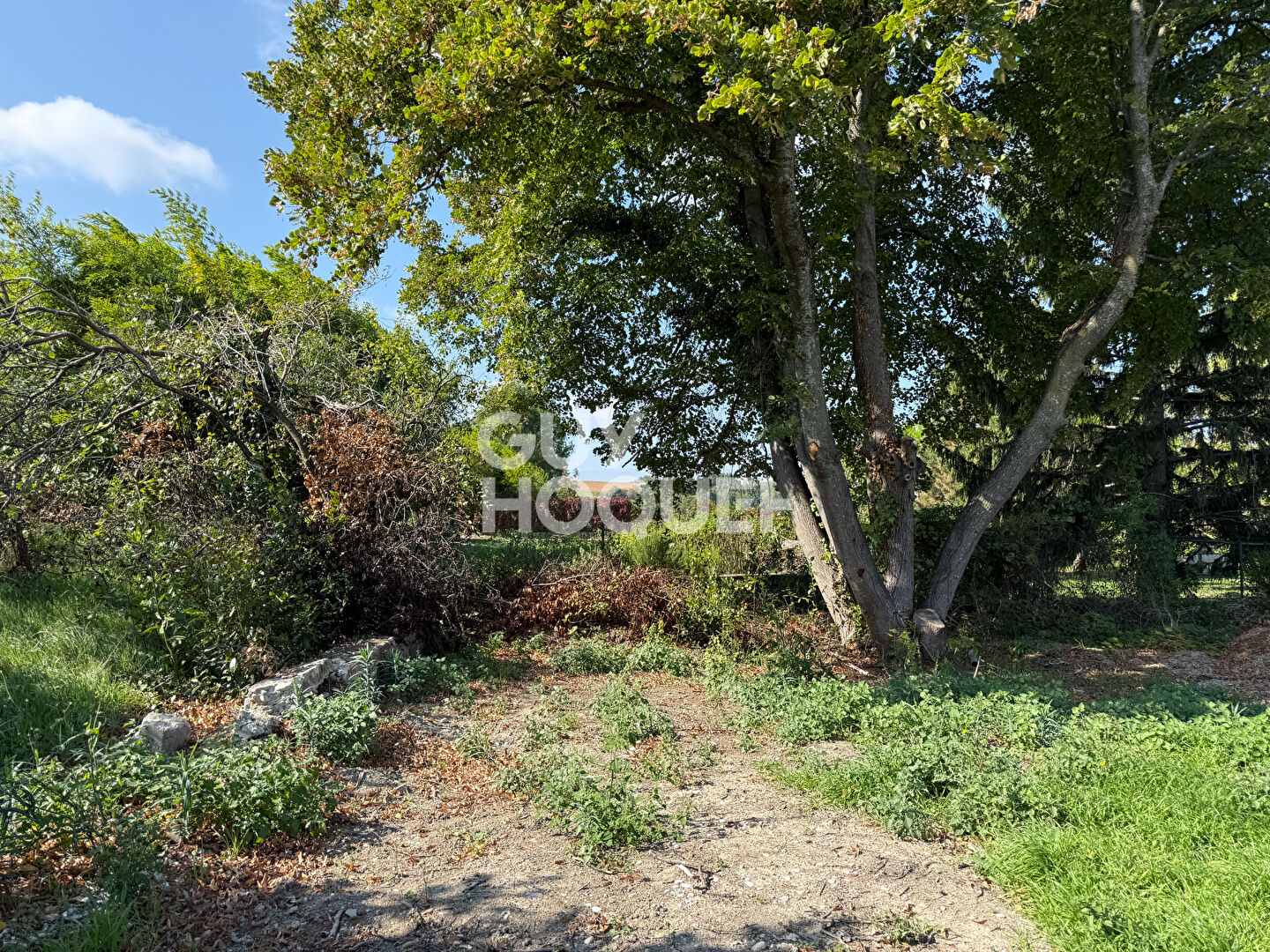 A VENDRE - Parcelle de terrain à bâtir sur CREST (26400)