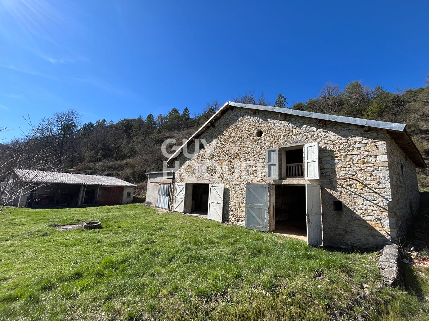 EXCLUSIVITE - Grange à rénover à EYGLUY ESCOULIN avec terrain attenant