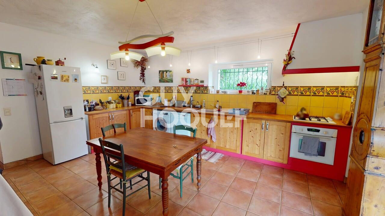 Propriété en pierre à Saillans + 2 gîtes sur plus de 2 hectares.