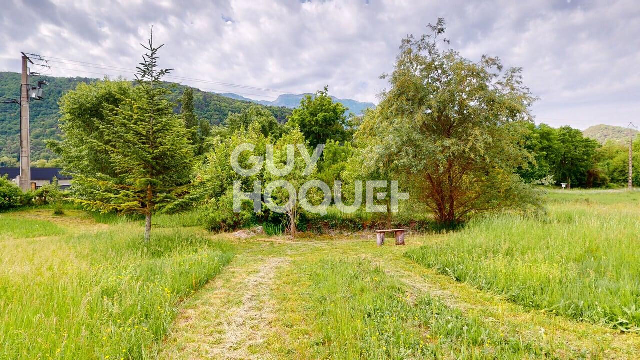 Propriété en pierre à Saillans + 2 gîtes sur plus de 2 hectares.