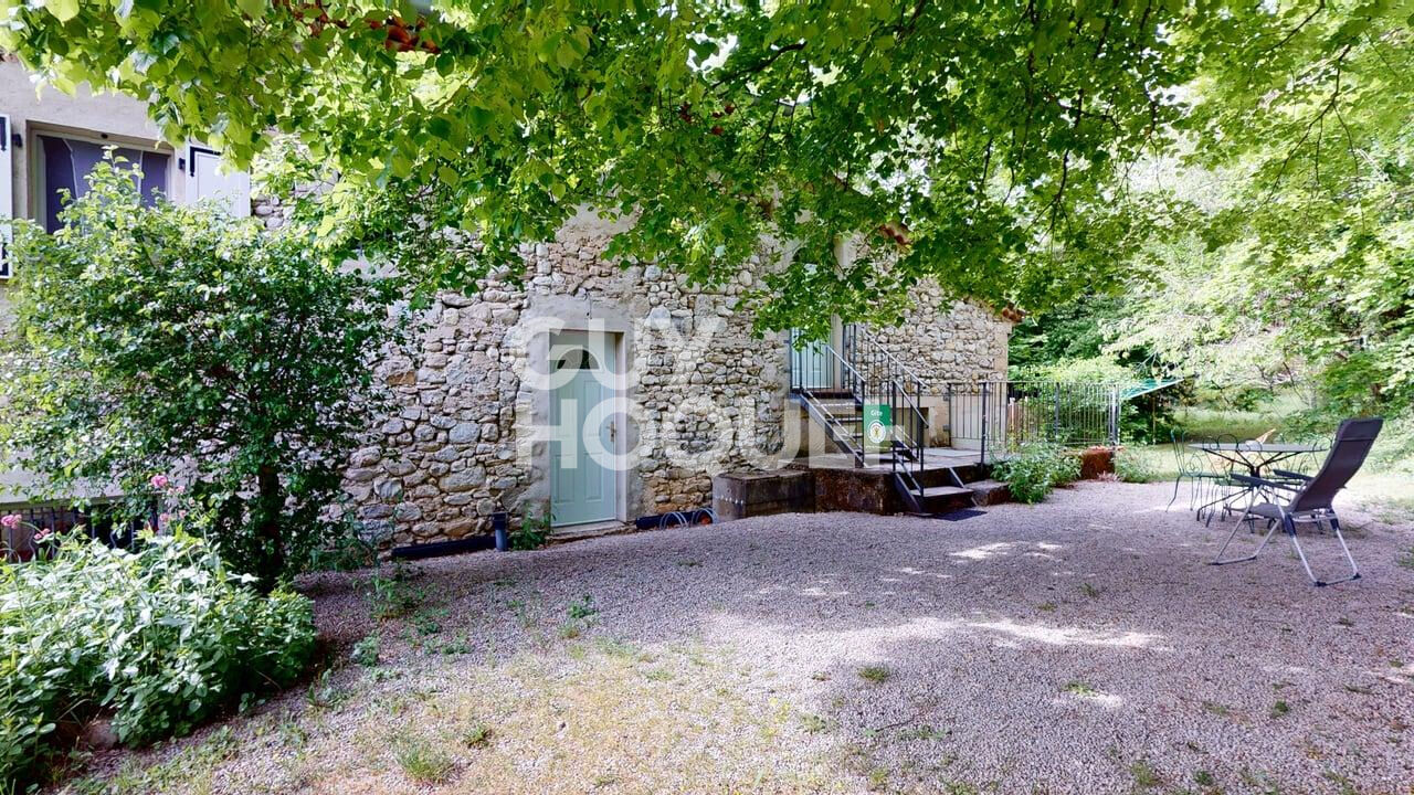 Propriété en pierre à Saillans + 2 gîtes sur plus de 2 hectares.