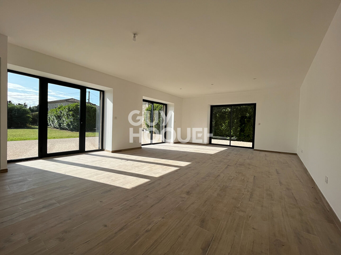 A LOUER - Maison de type 6 à louer à ALLEX (26400 )