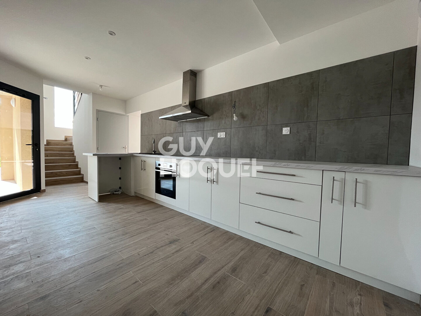 A LOUER - Maison de type 6 à louer à ALLEX (26400 )