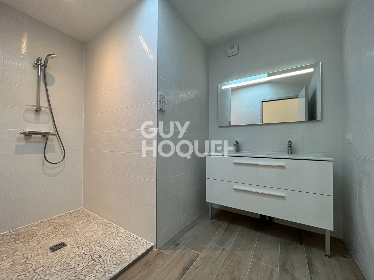 A LOUER - Maison de type 6 à louer à ALLEX (26400 )