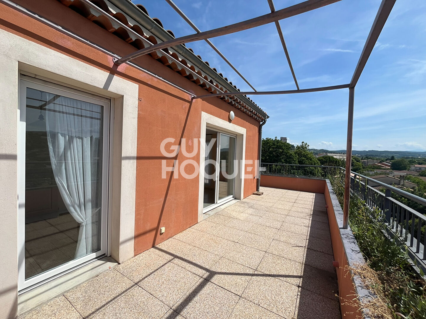 Appartement  2 pièces avec terrasse et garage