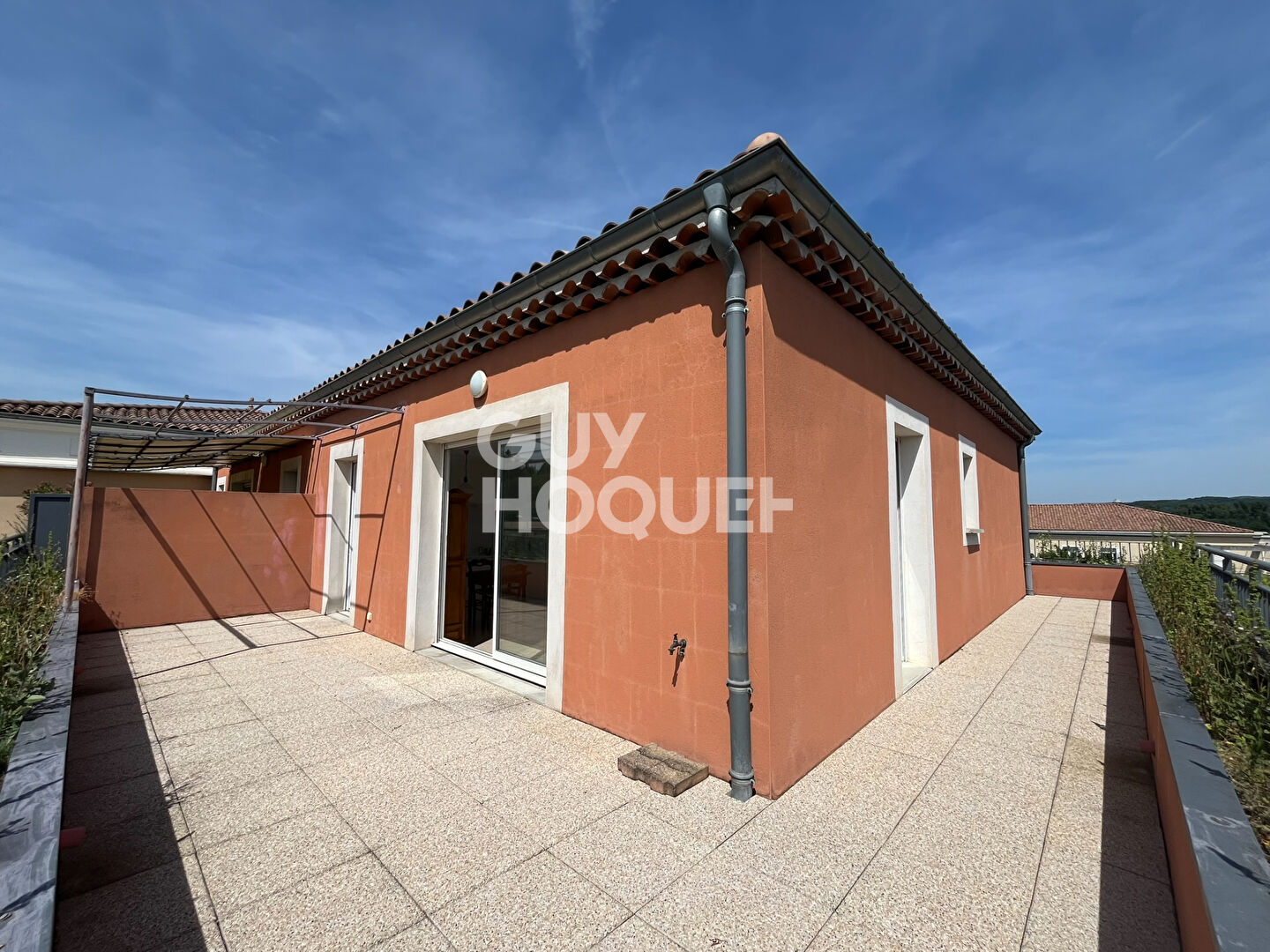 Appartement  2 pièces avec terrasse et garage