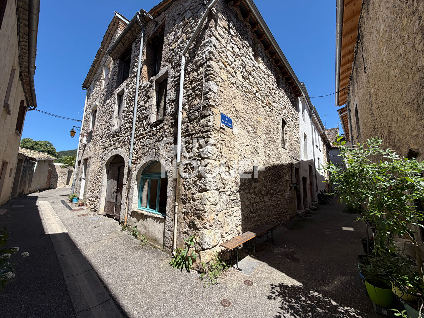 À LOUER - Maison 2 pièces sur 3 niveaux à SAILLANS