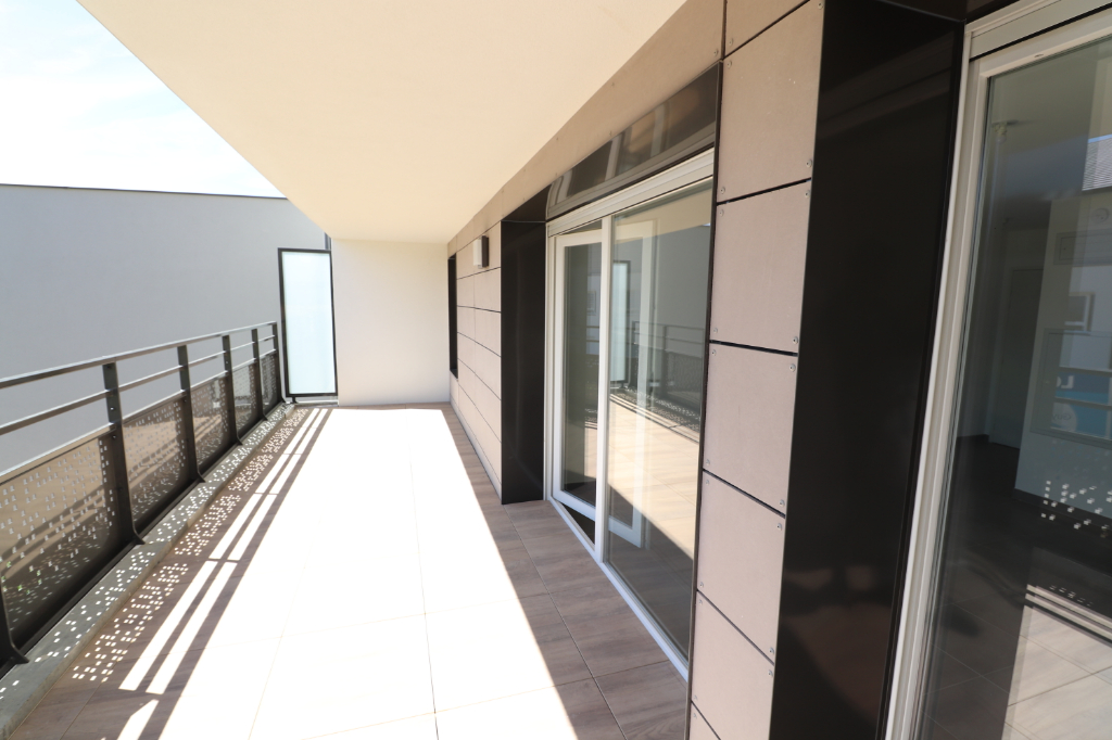 T2 neuf avec grand balcon.