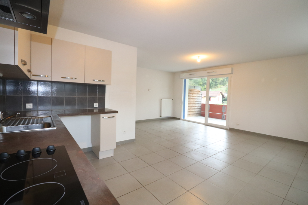 Appartement T3 avec cave et garage.