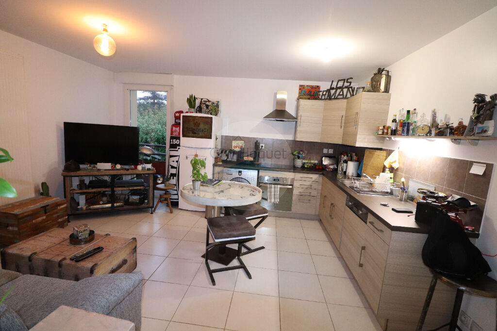 Agréable T2 avec cave et garage.