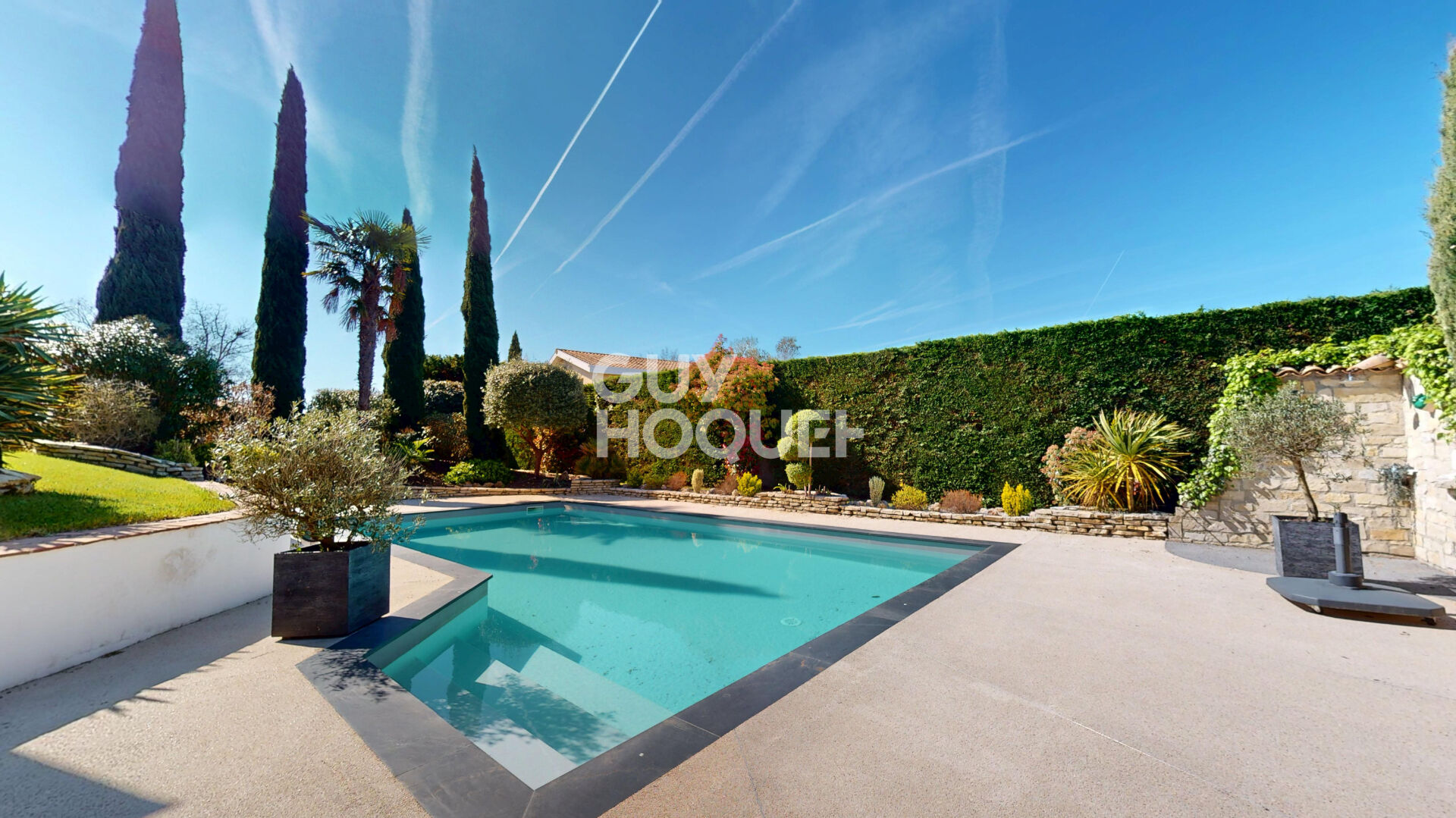 Villa T5 avec piscine sur une parcelle d'environ 1 200 m2